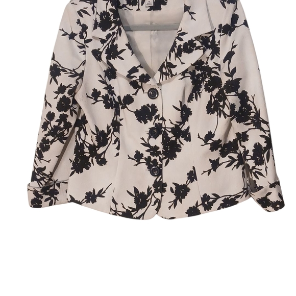 Emma James - White & Black Floral Jacket, Single Breasted, Long Sleeve, - Picture 2 of 12